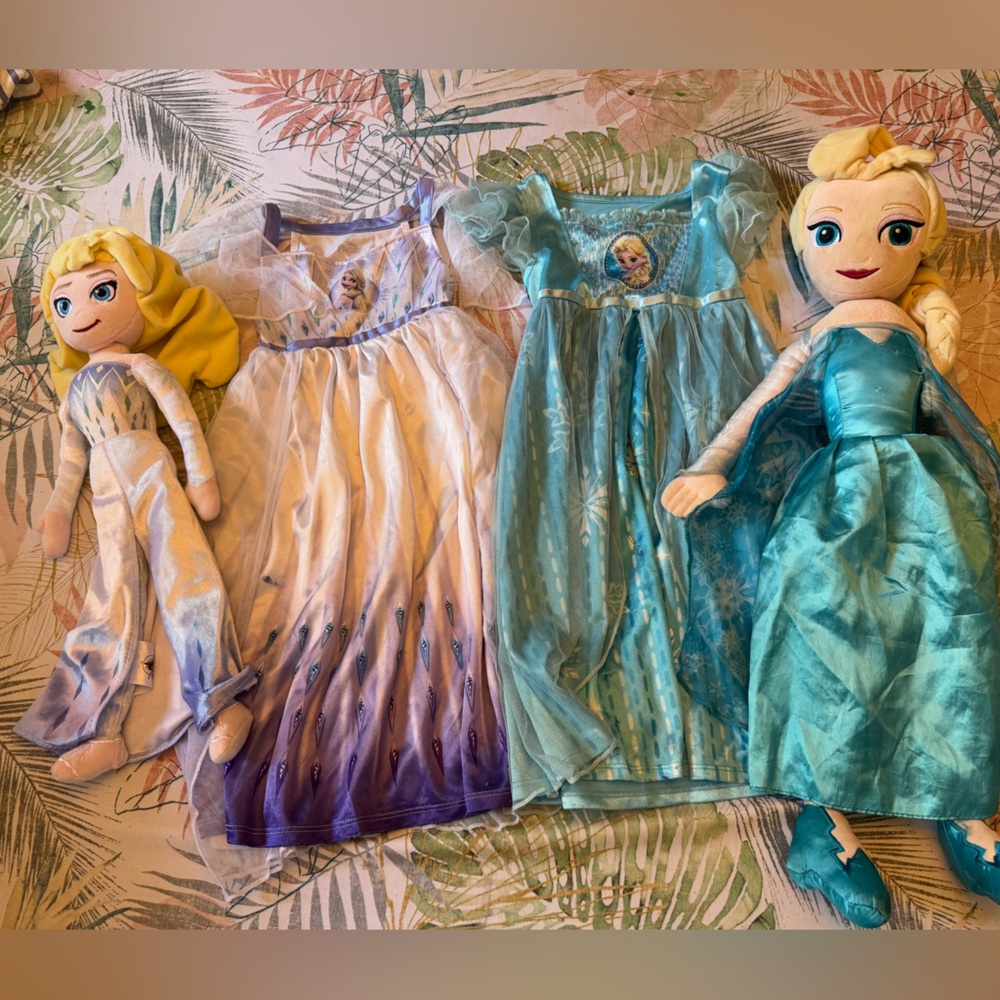 Disney Frozen Nightgowns and stuffy dolls Bundle